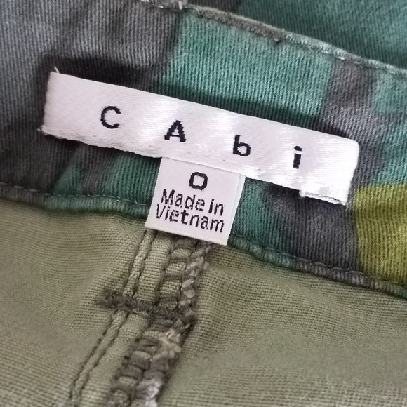 CAbi Clover Camo Jeggings Size 0 - Picture 7 of 8